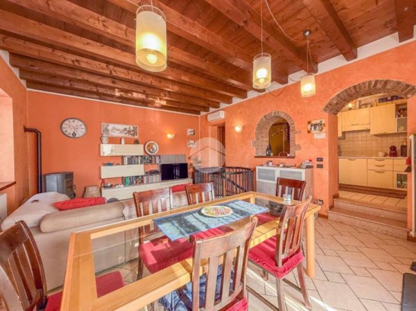 casa indipendente in vendita a Bardolino in zona Calmasino