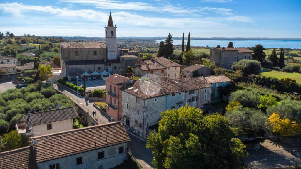 casa indipendente in vendita a Bardolino in zona Calmasino