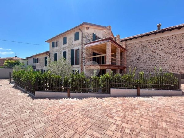 casa indipendente in vendita a Bardolino
