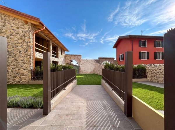 casa indipendente in vendita a Bardolino