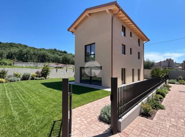 casa indipendente in vendita a Bardolino