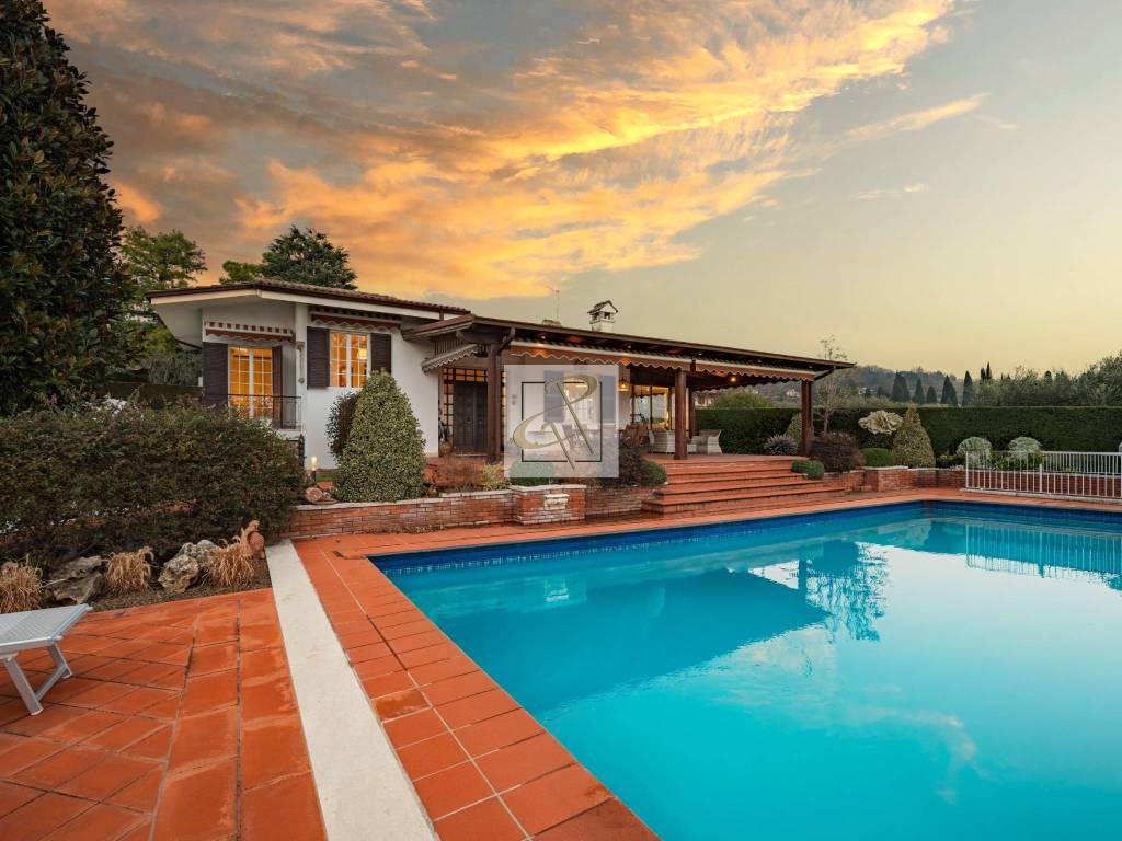 casa indipendente in vendita a Bardolino