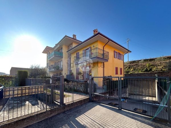 appartamento in vendita a Bardolino in zona Calmasino