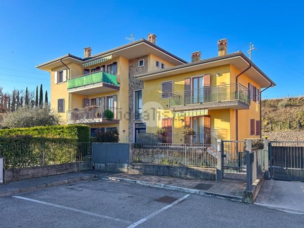 appartamento in vendita a Bardolino in zona Calmasino