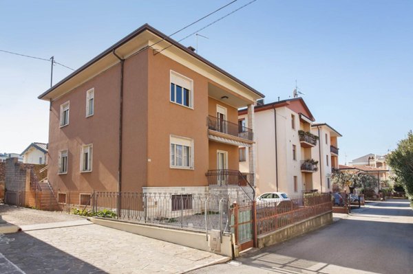 casa indipendente in vendita a Bardolino