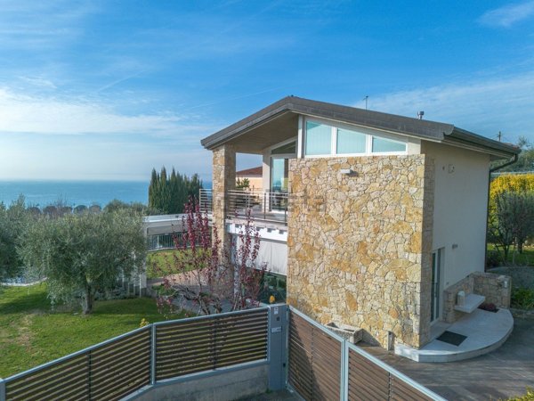 casa indipendente in vendita a Bardolino