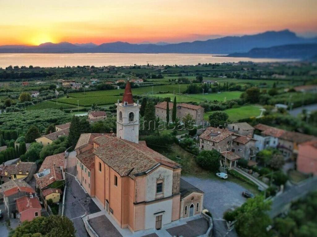 appartamento in vendita a Bardolino in zona Calmasino