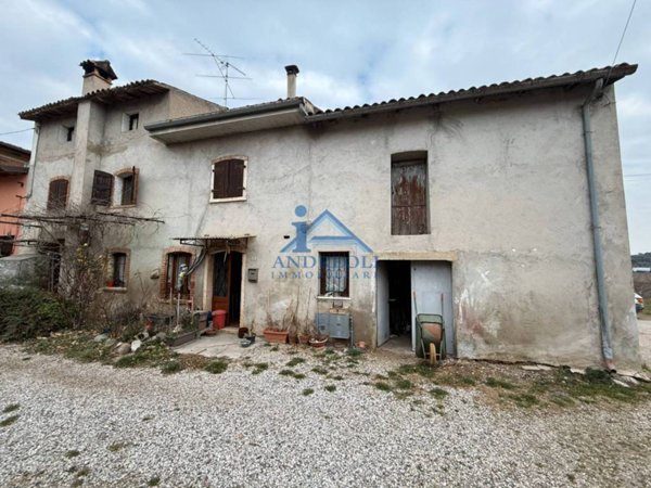 casa indipendente in vendita a Bardolino in zona Calmasino