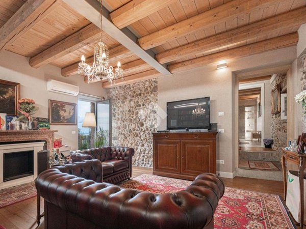 casa indipendente in vendita a Bardolino