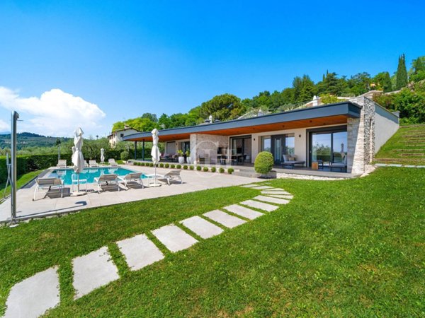 casa indipendente in vendita a Bardolino