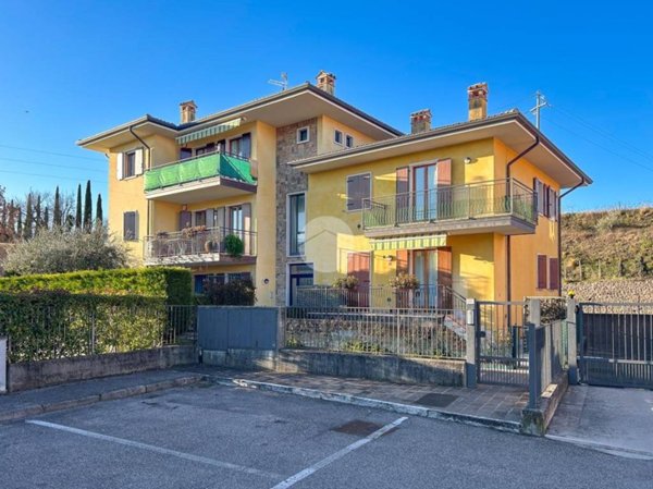 appartamento in vendita a Bardolino in zona Calmasino