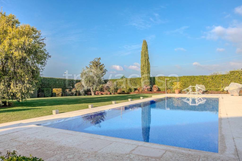 casa indipendente in vendita a Bardolino