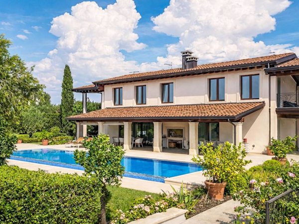casa indipendente in vendita a Bardolino