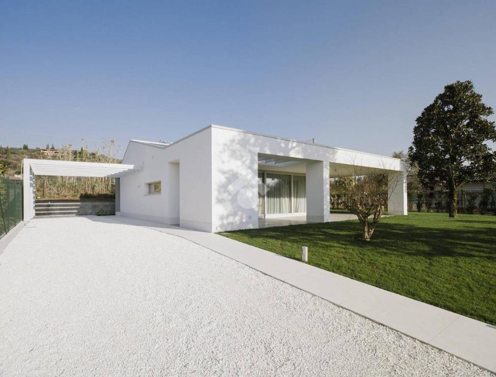 casa indipendente in vendita a Bardolino