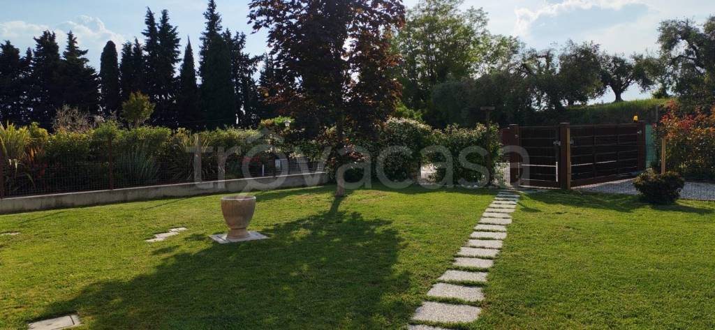 casa indipendente in vendita a Bardolino