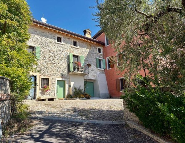 casa indipendente in vendita a Bardolino