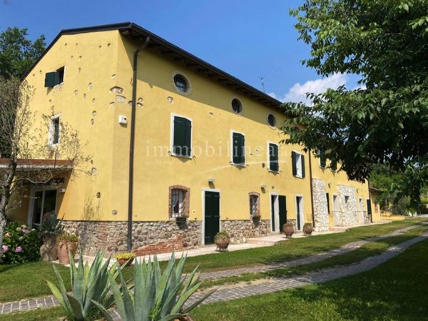 appartamento in vendita a Bardolino in zona Calmasino