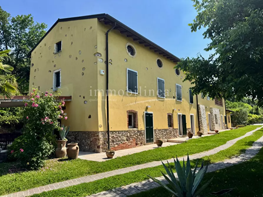casa indipendente in vendita a Bardolino in zona Calmasino