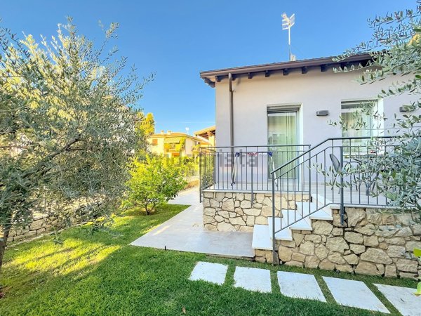 casa indipendente in vendita a Bardolino