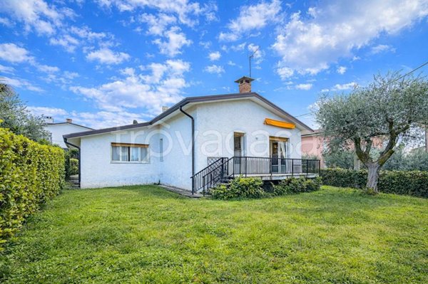 casa indipendente in vendita a Bardolino