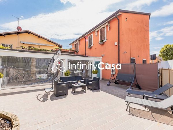 intera palazzina in vendita a Bardolino in zona Calmasino