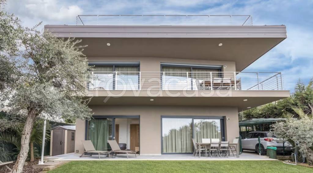 casa indipendente in vendita a Bardolino