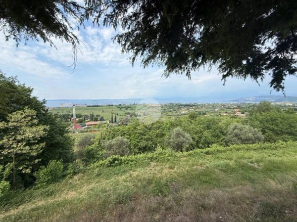 terreno agricolo in vendita a Bardolino in zona Calmasino