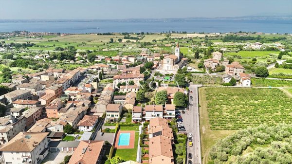 casa indipendente in vendita a Bardolino in zona Calmasino