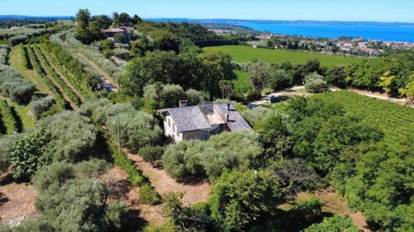 casa indipendente in vendita a Bardolino in zona Calmasino