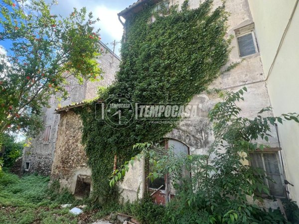 casale in vendita a Bardolino in zona Calmasino