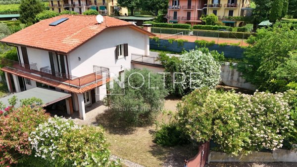 casa indipendente in vendita a Bardolino