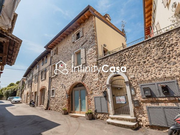 appartamento in vendita a Bardolino in zona Calmasino