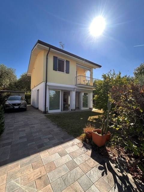 casa indipendente in vendita a Bardolino