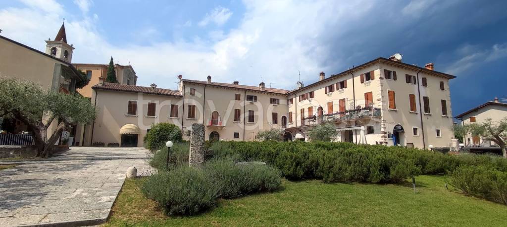 appartamento in vendita a Bardolino in zona Calmasino
