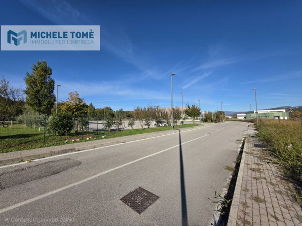 terreno industriale in vendita a Bardolino in zona Calmasino