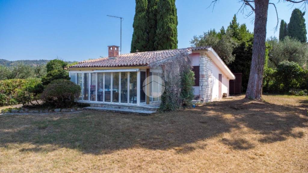 casa indipendente in vendita a Bardolino