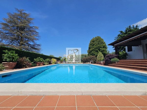 casa indipendente in vendita a Bardolino