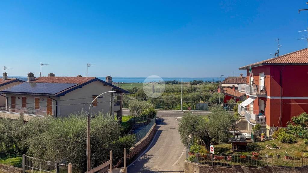 appartamento in vendita a Bardolino in zona Calmasino