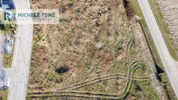 terreno in vendita a Bardolino in zona Calmasino