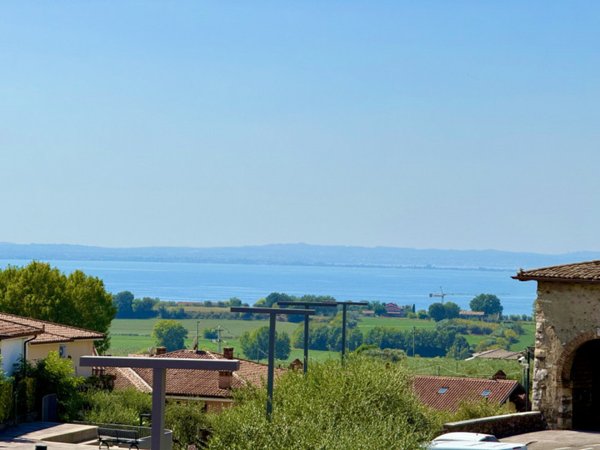 casa indipendente in vendita a Bardolino in zona Calmasino