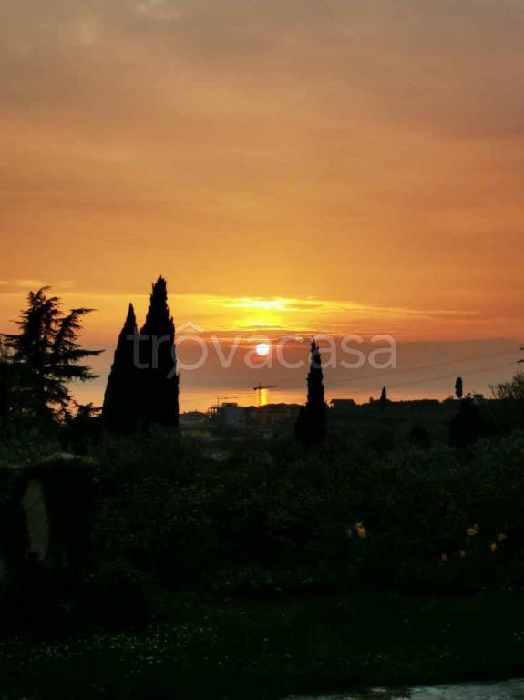 casa indipendente in vendita a Bardolino