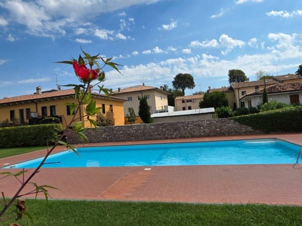 casa indipendente in vendita a Bardolino in zona Calmasino