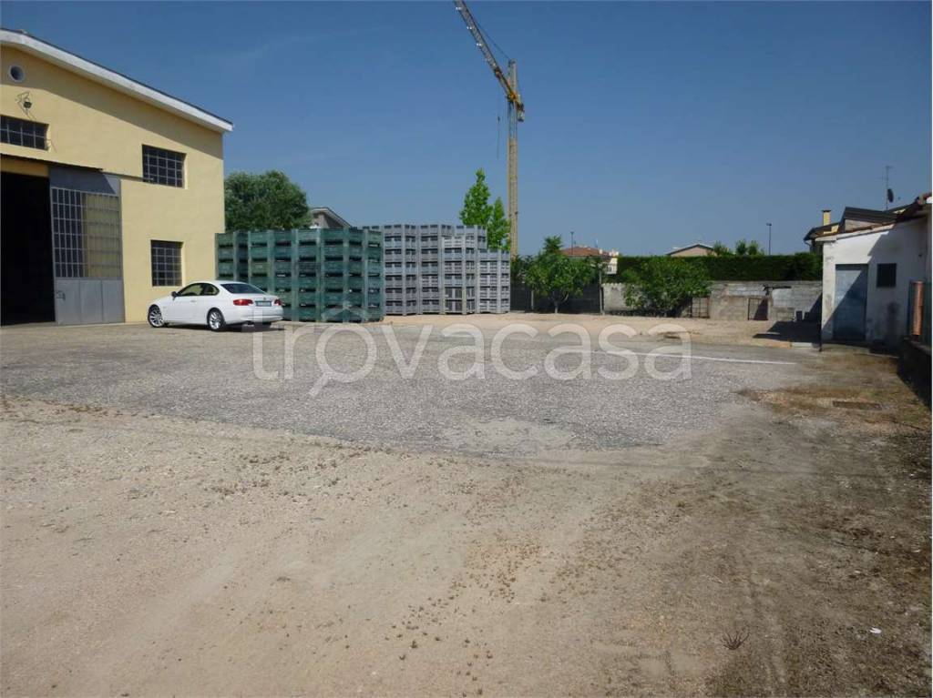 locale commerciale in vendita a Belfiore