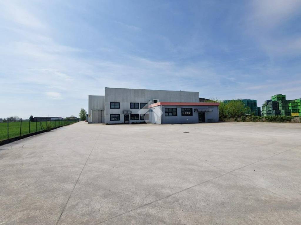 locale commerciale in vendita a Belfiore
