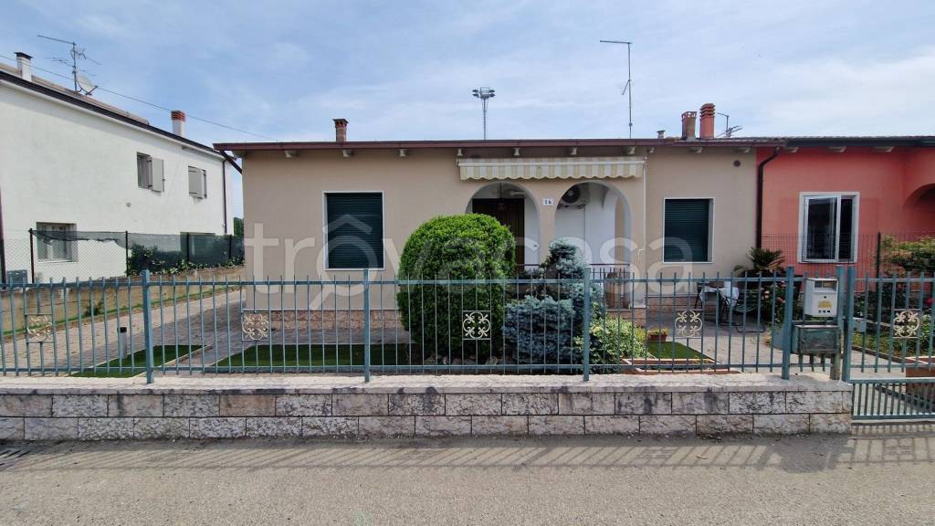casa indipendente in vendita a Belfiore