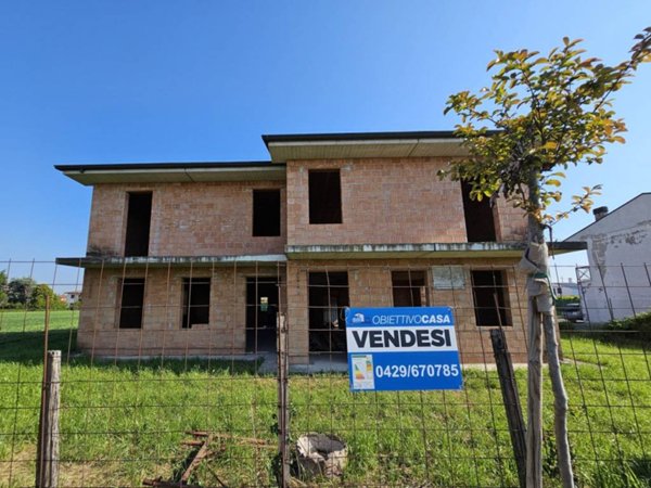 casa indipendente in vendita a Bevilacqua
