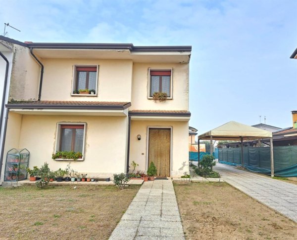 casa indipendente in vendita a Bevilacqua