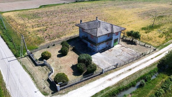 casa indipendente in vendita a Bevilacqua