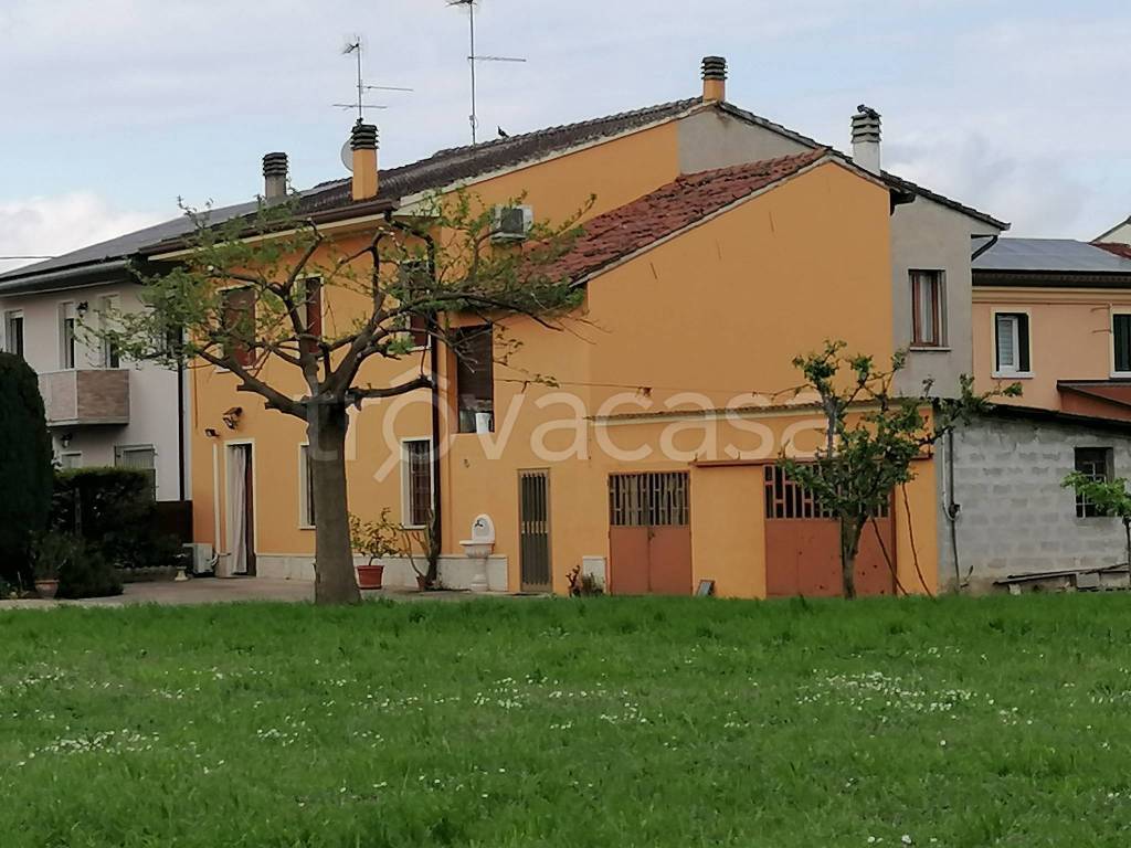 casa indipendente in vendita a Bonavigo in zona Orti