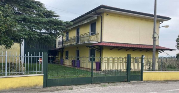 casa indipendente in vendita a Bonavigo in zona Orti